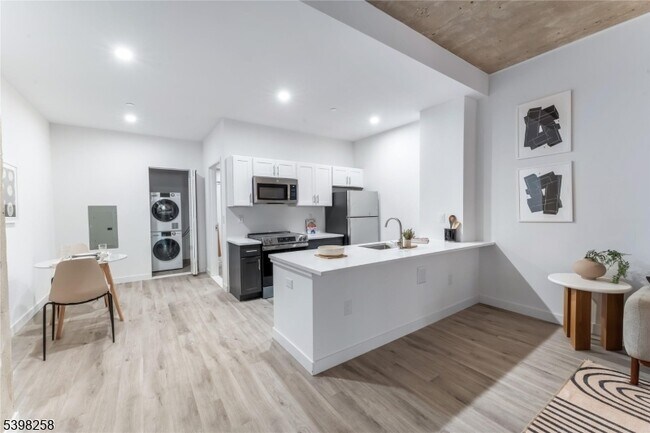 Primary Photo - 10 Commerce Ct