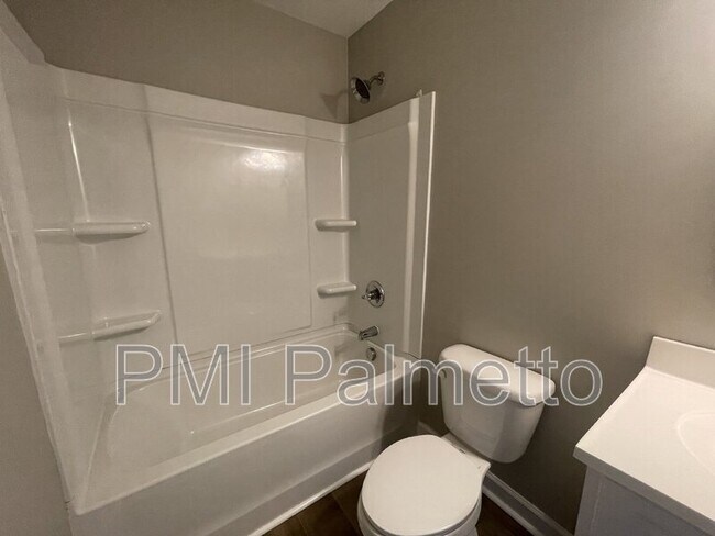 Building Photo - 1016 Walnut St