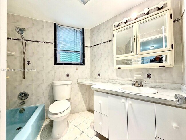 Building Photo - 1701 NE Miami Gardens Dr