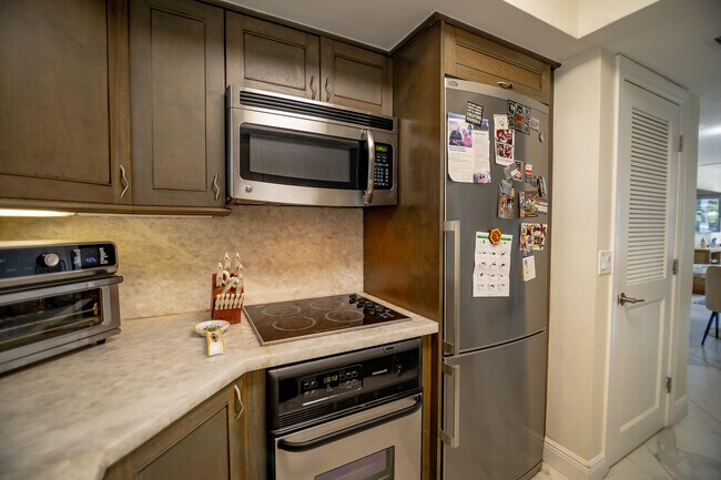 Building Photo - 68 Yacht Club Dr