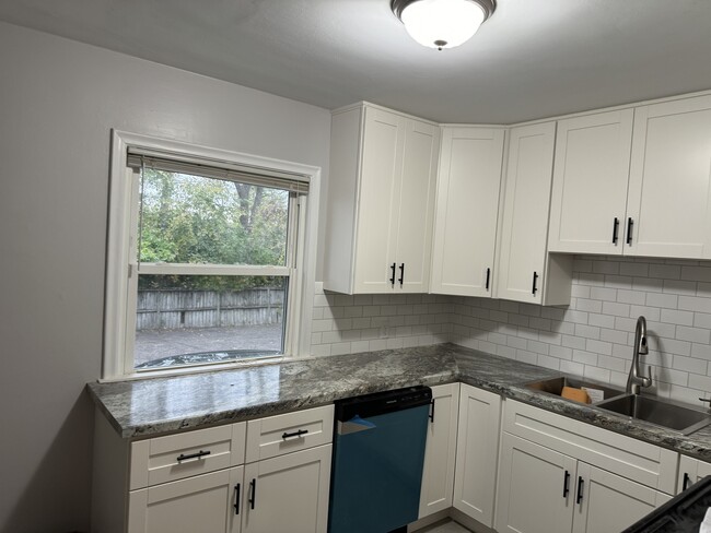 U Shaped Kitchen - 1160 Main St