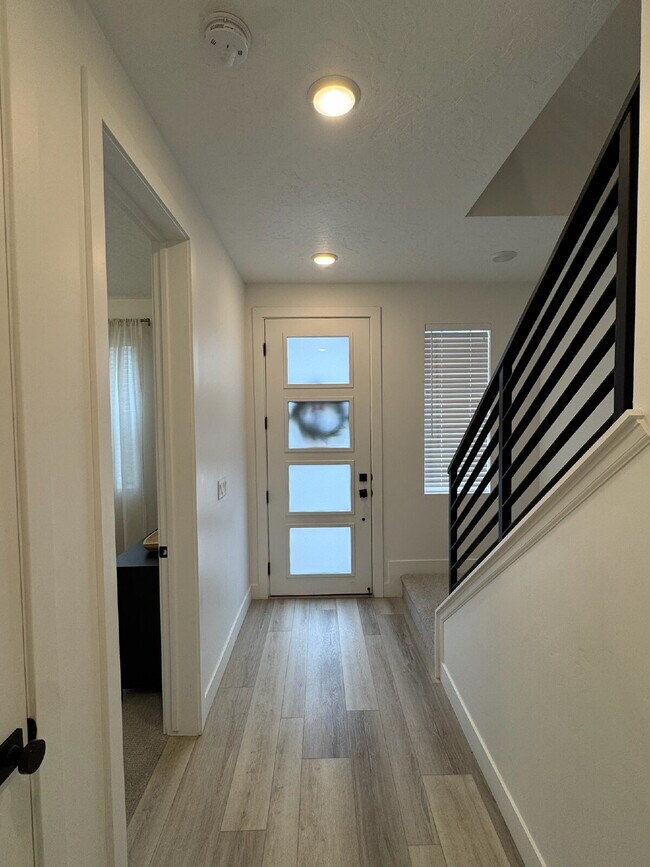 Building Photo - "Spacious 4-Bed Townhouse with Scenic Views & Rooftop Patio in American Fork!"