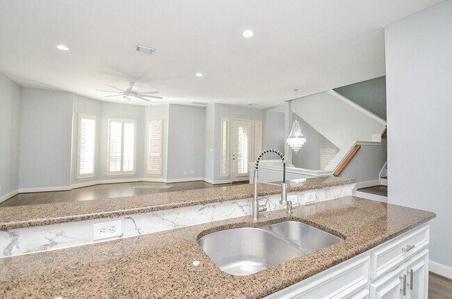 Building Photo - 1016 Studer St