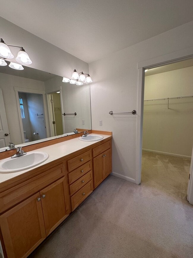 Building Photo - 1573 NW Challis Pl