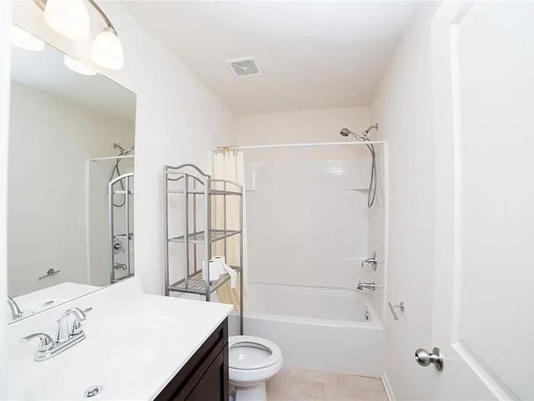 Building Photo - 5570 Lightheart Ct