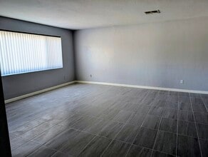 Building Photo - 2432 E Eastland St