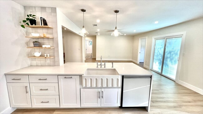 Building Photo - 513 Santa Clara Rd