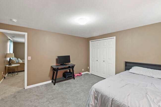 Building Photo - 7356 Coral Ridge Dr