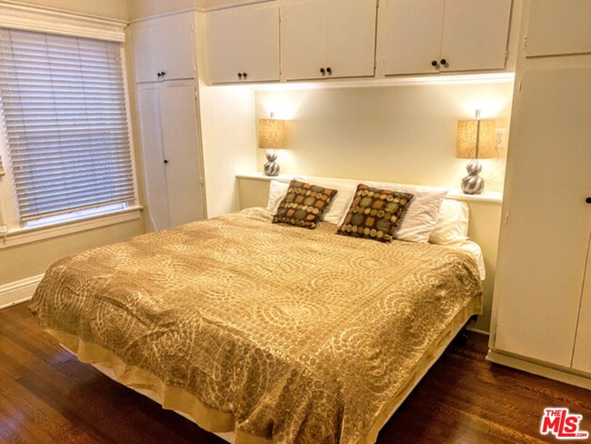 Building Photo - 1408 S Burlington Ave