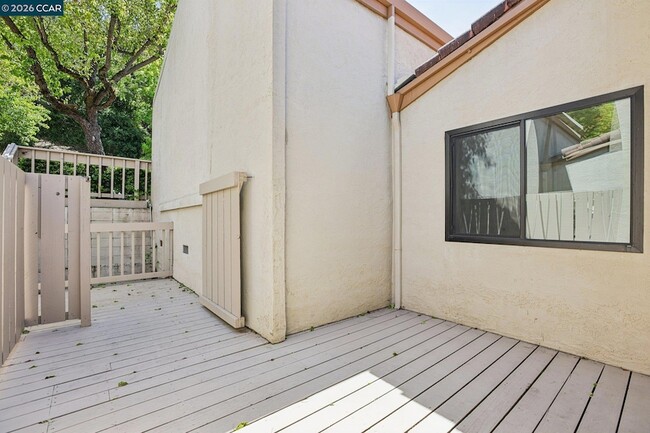 Building Photo - 1541 Moraga Way