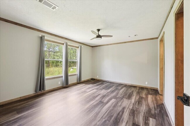 Building Photo - 13585 Mesa Dr
