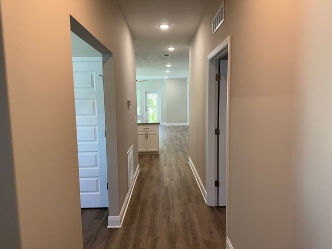 Building Photo - 207 Mosaic Dr