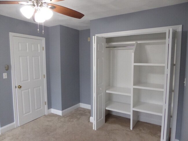 Building Photo - 56 Baxter St