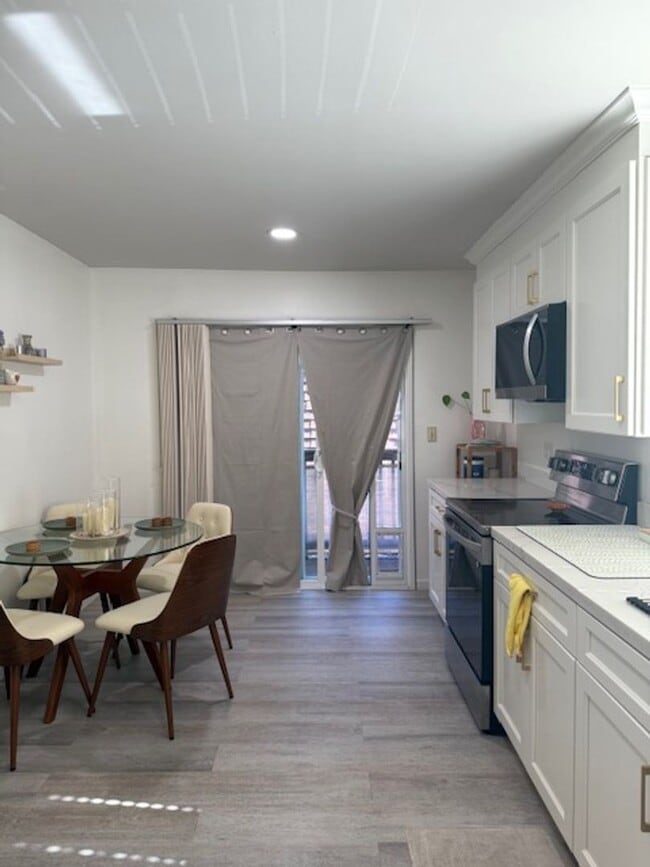 Building Photo - Bright & Airy 2-Bedroom Condo in Moraga, Furnished or Unfurnished