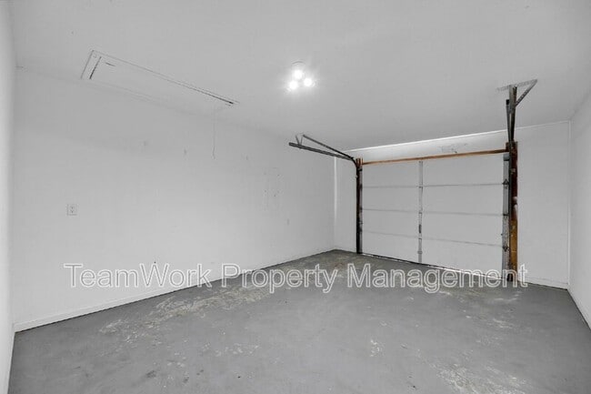 Building Photo - 2134 Vespers Dr