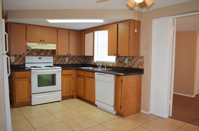 Building Photo - Beautiful fully remodeled home!