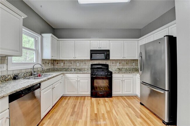 Building Photo - 2455 Kirkstone Dr