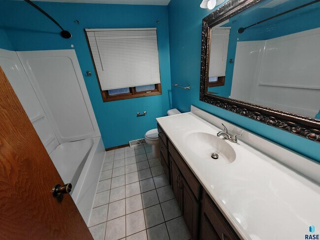 Building Photo - 4108 S Teakwood Ave