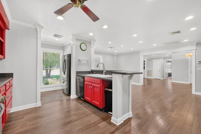 Building Photo - 3215 Arthur Dr