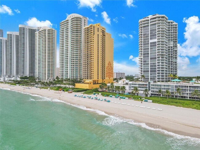 Building Photo - 16275 Collins Ave