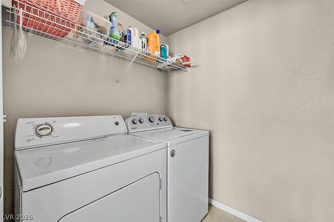 Building Photo - 10550 W Alexander Rd