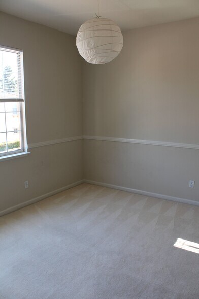 Building Photo - 2228 Lenox Plz