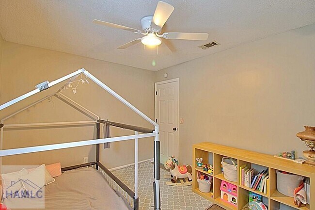 Building Photo - 1567 Pendleton Dr