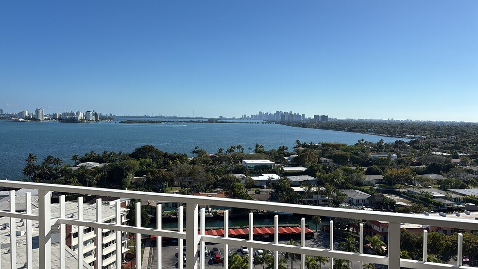 Building Photo - 1408 Brickell Bay Dr