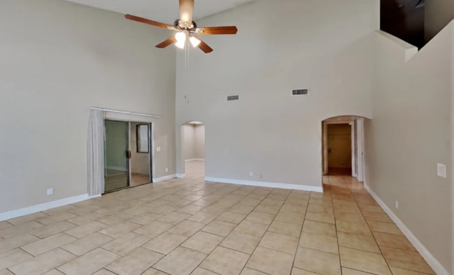 Building Photo - 5628 S 11th Dr