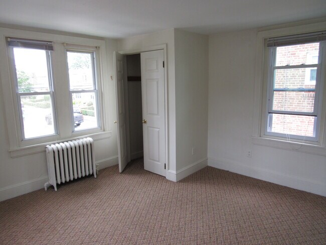 Building Photo - 891 Penn St