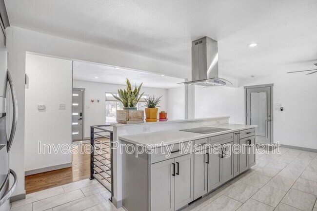 Building Photo - 3004 S Zurich Ct