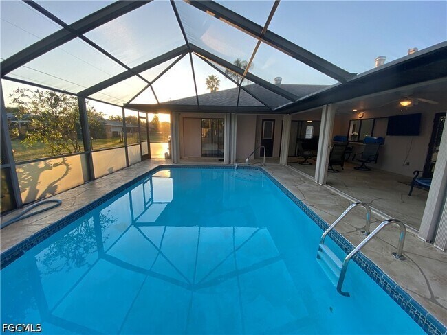 Building Photo - 534 SE 34th Terrace