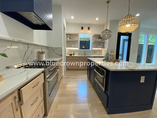 Building Photo - 807 S Glasgow Dr