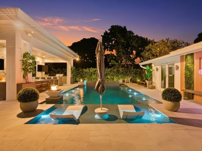 Building Photo - 2210 NE 3rd Ave