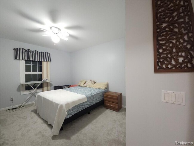 Building Photo - 45520 Morningside Dr
