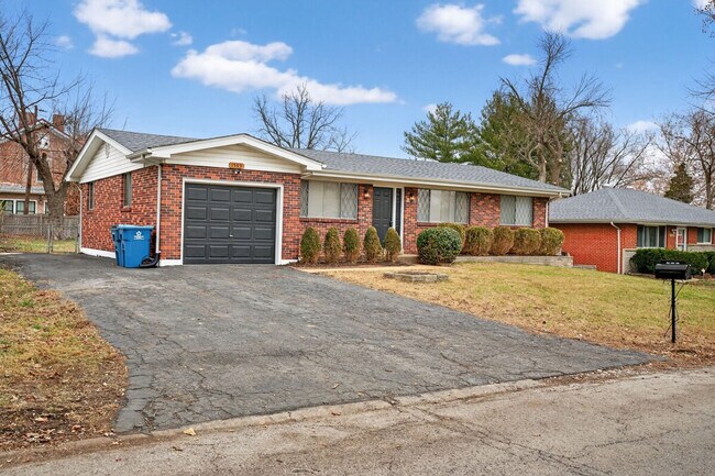 Building Photo - 1545 Reale Ave