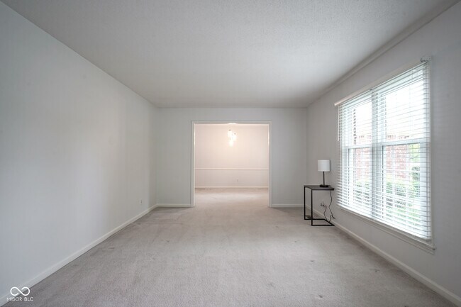 Building Photo - 10924 Lakeshore Dr W