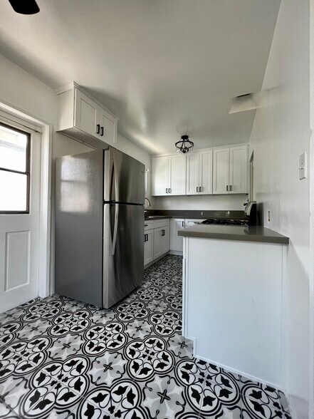 KITCHEN - 1738 Carmona Ave