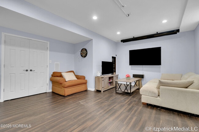 Building Photo - 331 Richmond Ave