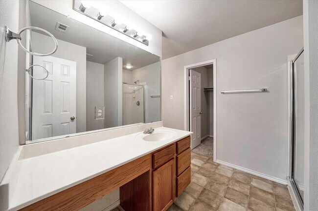 Building Photo - 1701 Balsam Way