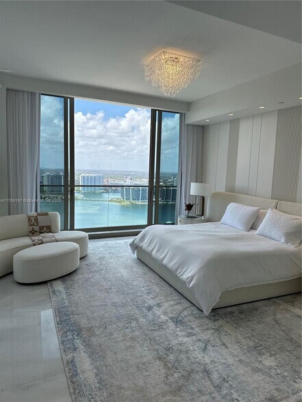 Building Photo - 17901 Collins Ave