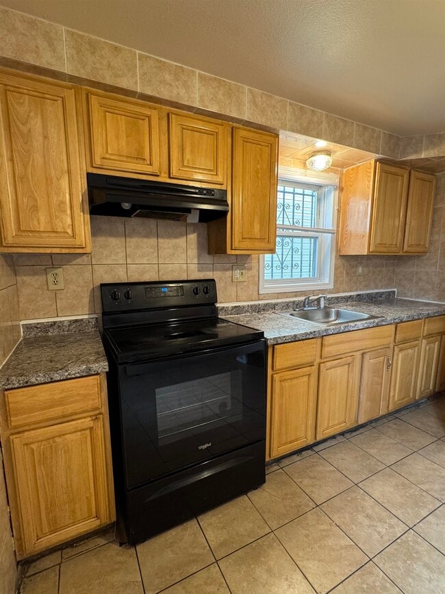 Building Photo - 391 Pacific Ave