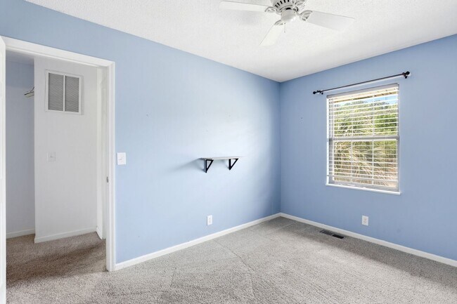 Building Photo - 102 Country Club Villa Dr