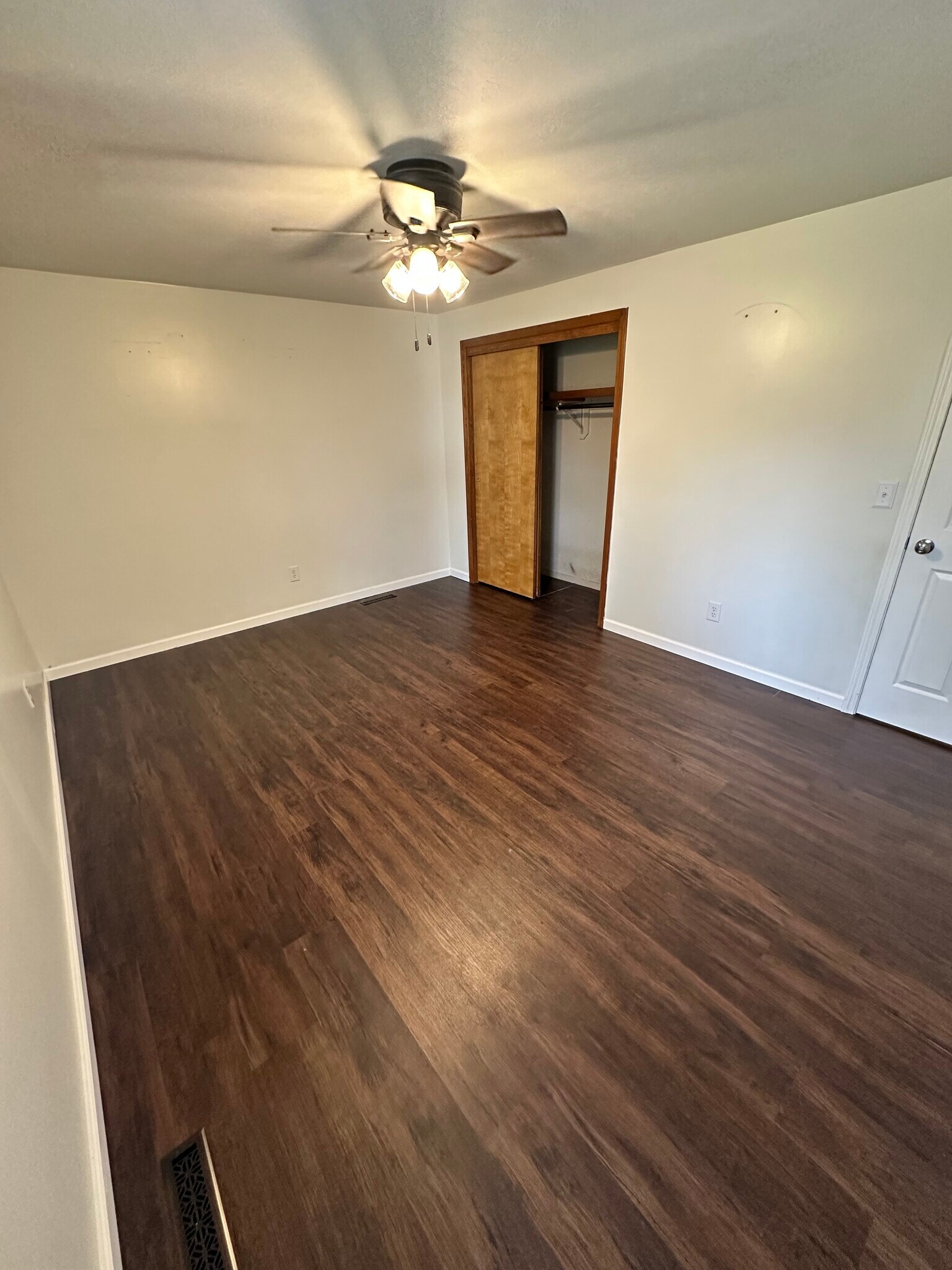 Building Photo - 413 W Elm St