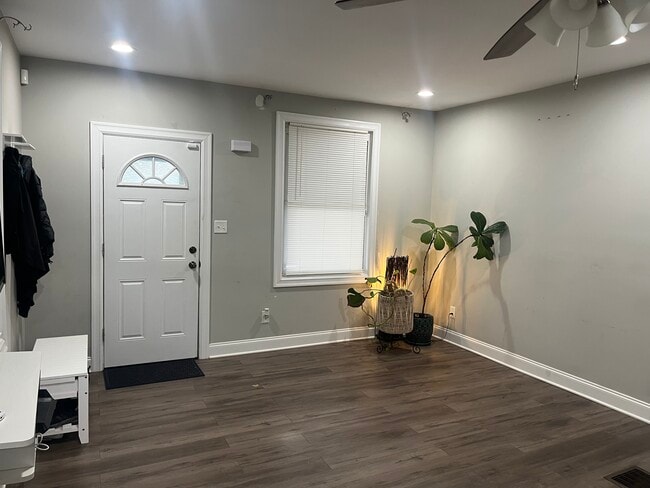 Building Photo - 6 Burke St