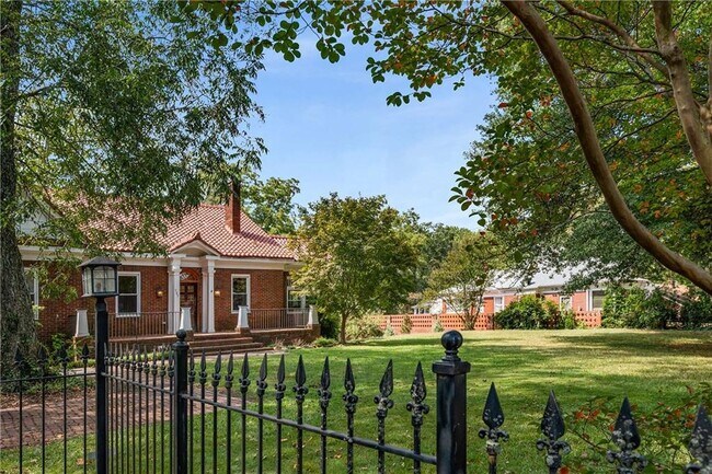 Building Photo - 787 Flat Shoals Ave SE