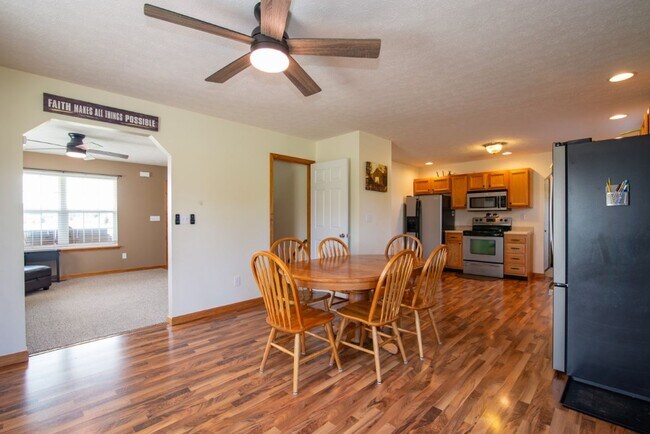 Building Photo - 650 Farmington Dr