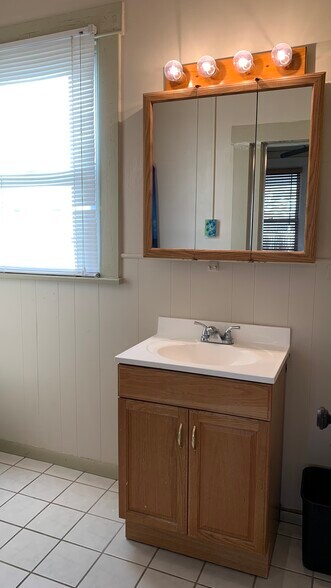 Building Photo - 1210 Mills St