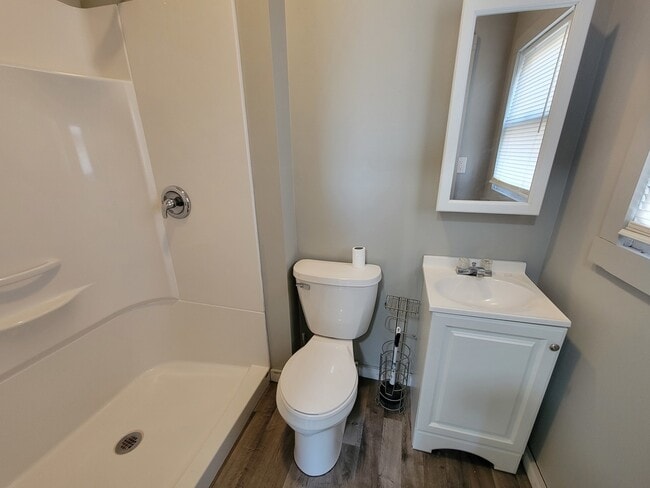 Building Photo - 533 Deleon St