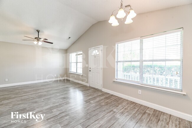 Building Photo - 118 Wilton St